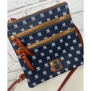 Dooney & Bourke MLB Yankees Double Zip Crossbody Bag